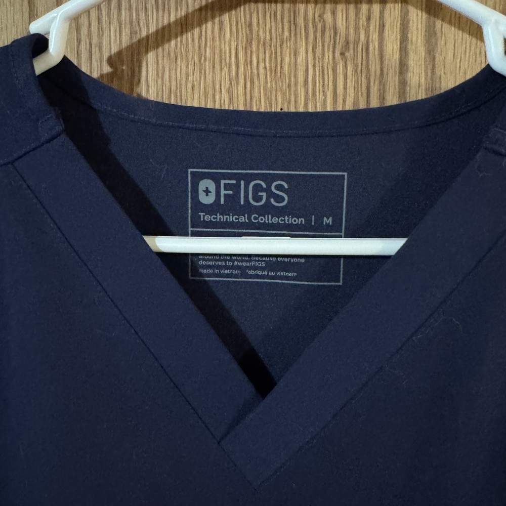 Men’s Figs scrub top navy blue medium